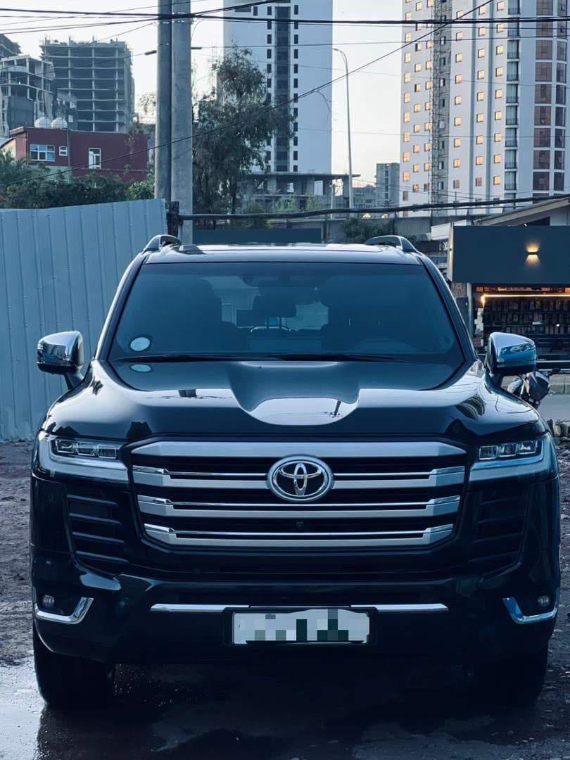 Toyota Land Cruiser LC300 2025